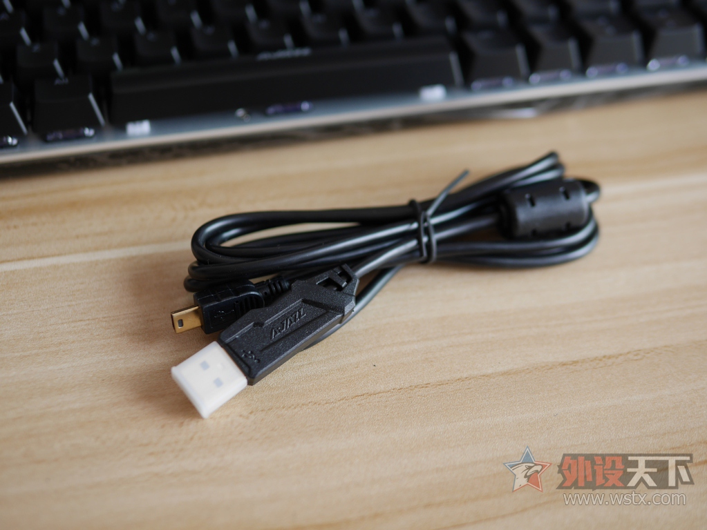 �ھ���Ajazz������AK33 RGB����ᱳ���е���̿������顾������ģʽ��Ƶ��