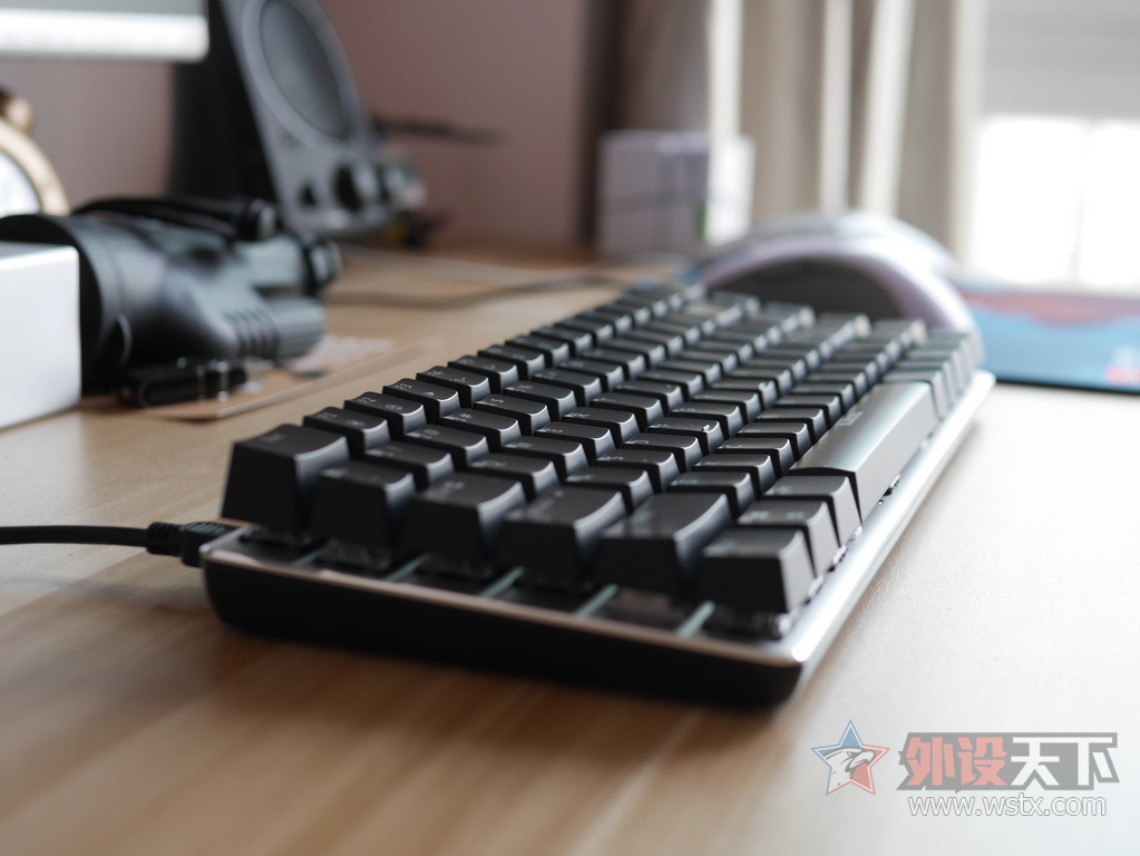 �ھ���Ajazz������AK33 RGB����ᱳ���е���̿������顾������ģʽ��Ƶ��