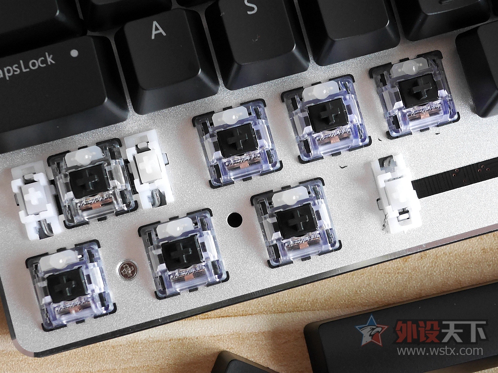 �ھ���Ajazz������AK33 RGB����ᱳ���е���̿������顾������ģʽ��Ƶ��