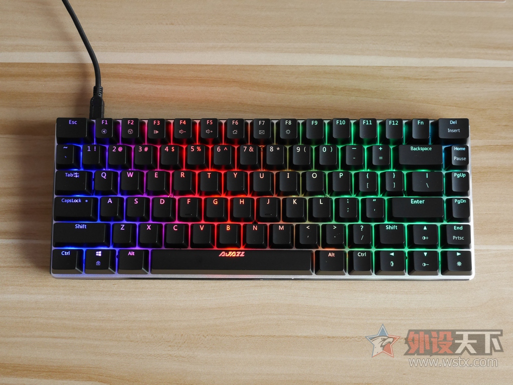 �ھ���Ajazz������AK33 RGB����ᱳ���е���̿������顾������ģʽ��Ƶ��