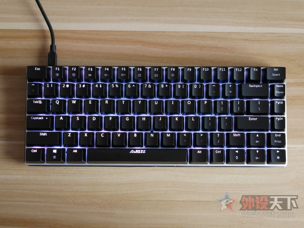 �ھ���Ajazz������AK33 RGB����ᱳ���е���̿������顾������ģʽ��Ƶ��