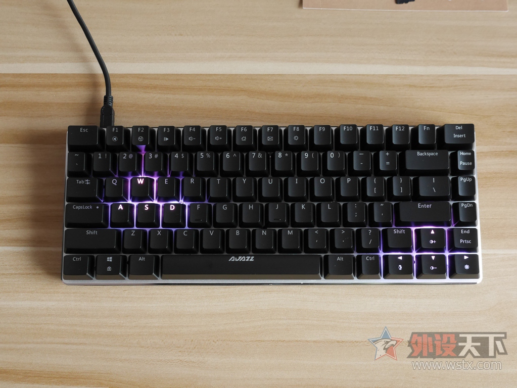 �ھ���Ajazz������AK33 RGB����ᱳ���е���̿������顾������ģʽ��Ƶ��