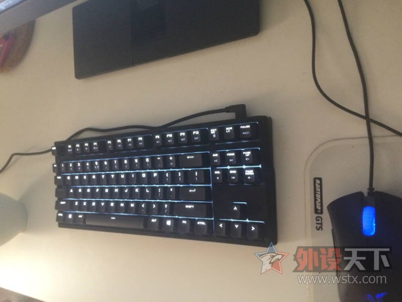 233751k4xc4mac8macm8x1.jpg