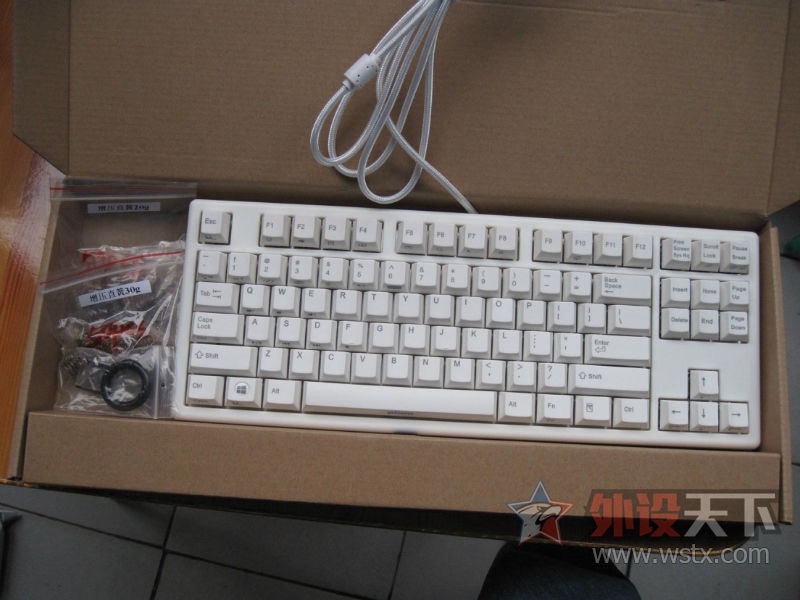 �����Ľ��� ����Plum87rgb��е������Anne pro����rgb��е���̺�������