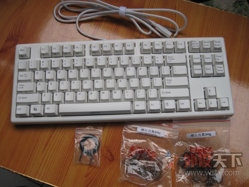 �����Ľ��� ����Plum87rgb��е������Anne pro����rgb��е���̺�������