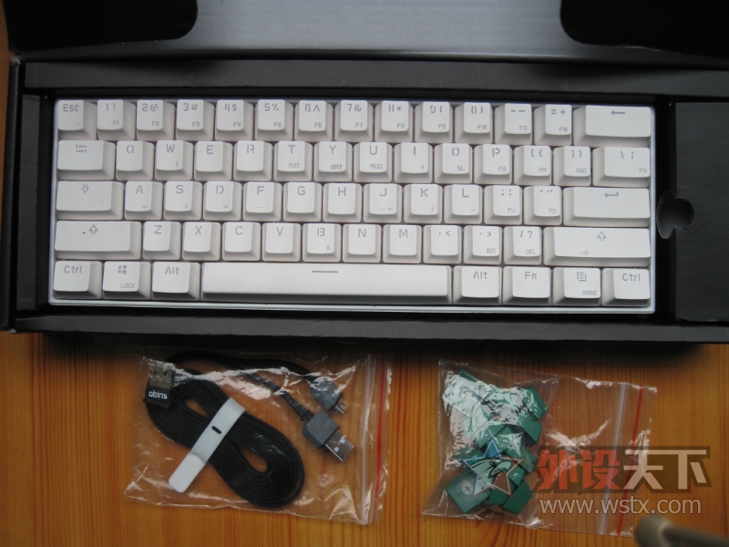 �����Ľ��� ����Plum87rgb��е������Anne pro����rgb��е���̺�������