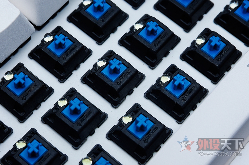 ����ұ��桿�е����е�� ��˹G.S-87LED���̲������