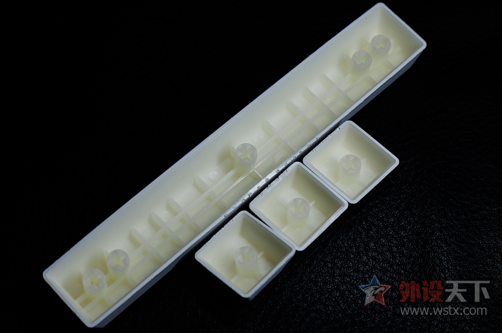 ����ұ��桿�е����е�� ��˹G.S-87LED���̲������