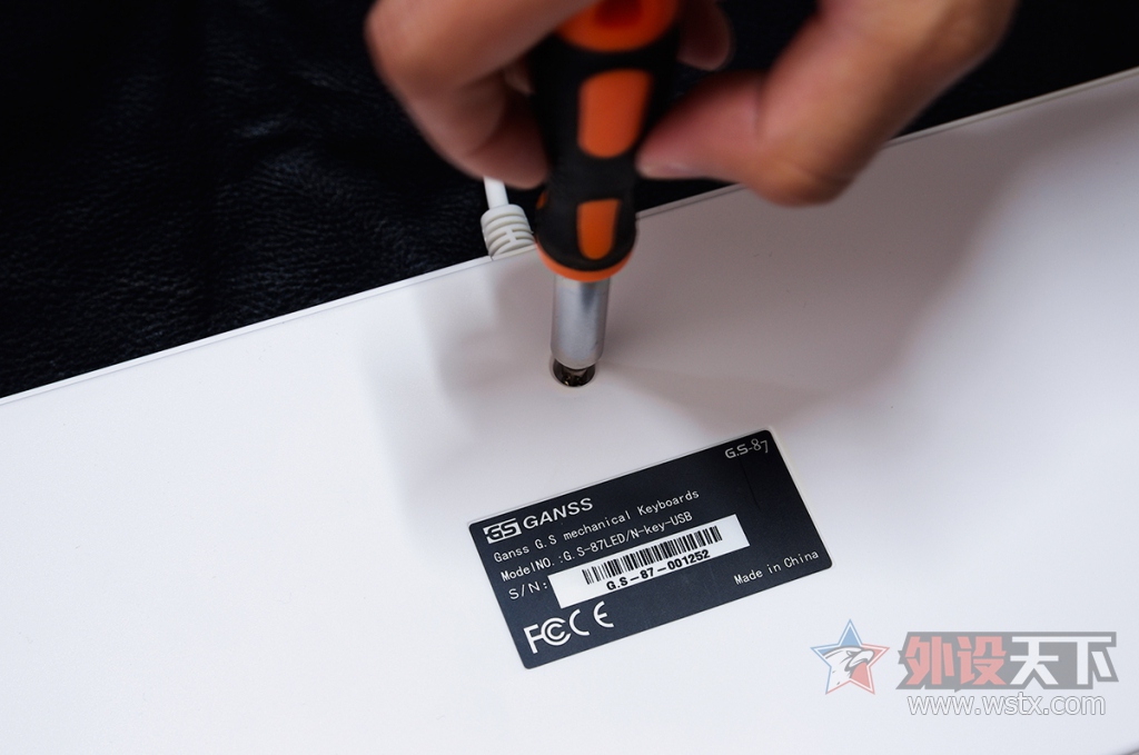 ����ұ��桿�е����е�� ��˹G.S-87LED���̲������