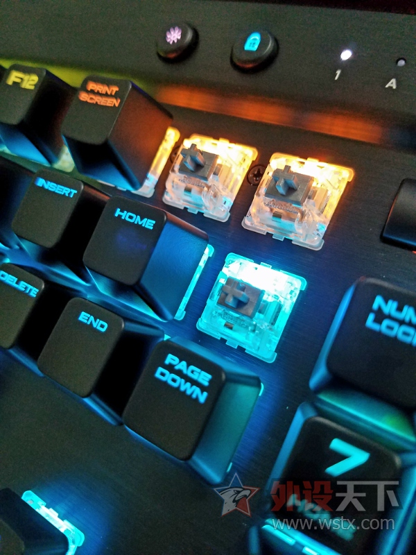 ׷ | ǺK70 RGB RAPIDFIRE (Silver Switch) 