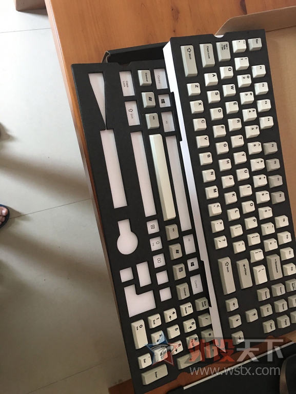 ��Ȫ�ݡ��˲˻Ұ��ϡ��Ұ׺ڼ�ñ  �۸�����