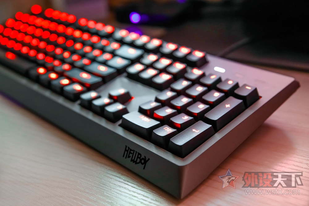 ��Ϸ���������HELLBOYӣ�Һ����е������Ϯ