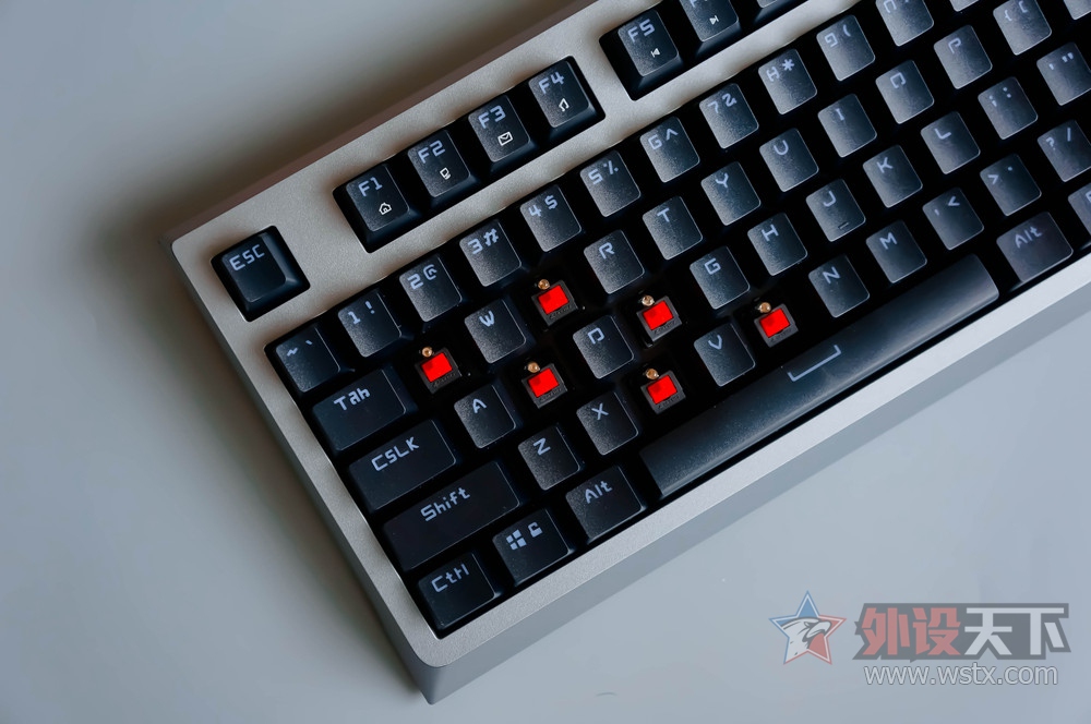 ��Ϸ���������HELLBOYӣ�Һ����е������Ϯ