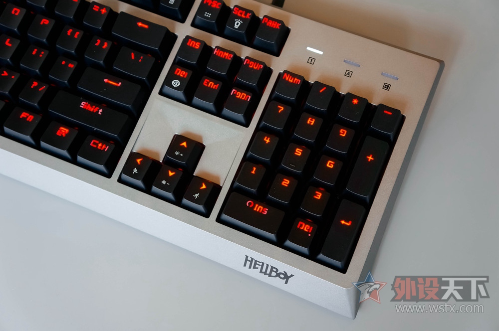 ��Ϸ���������HELLBOYӣ�Һ����е������Ϯ