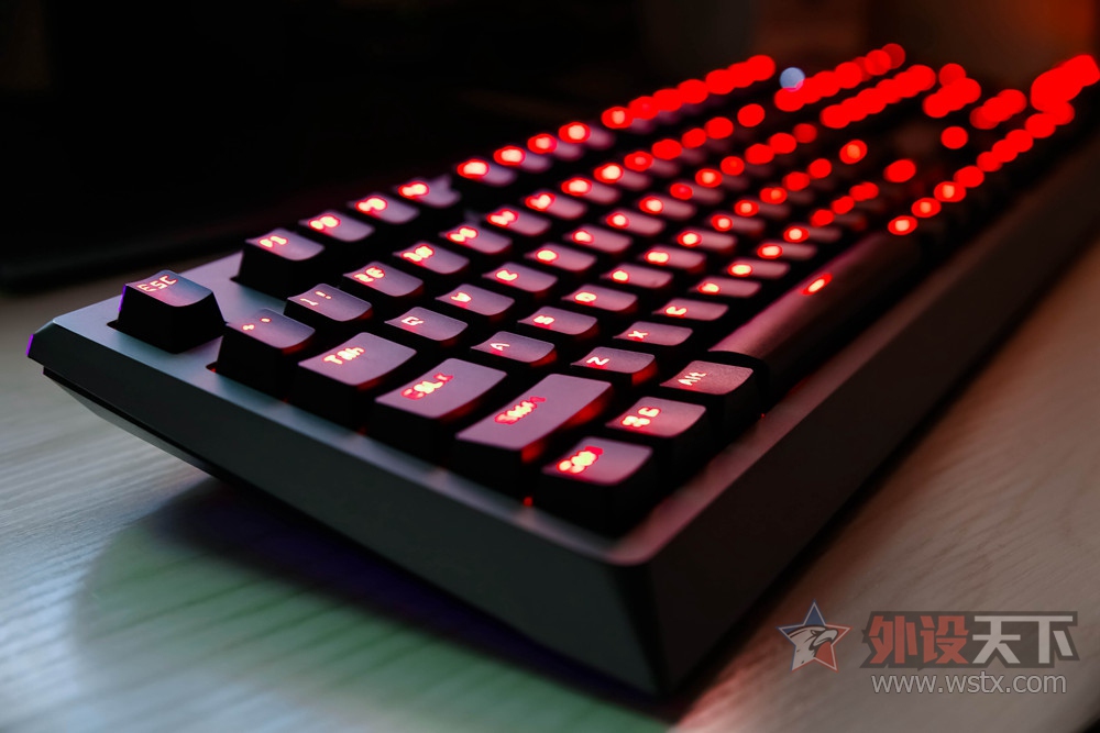 ��Ϸ���������HELLBOYӣ�Һ����е������Ϯ