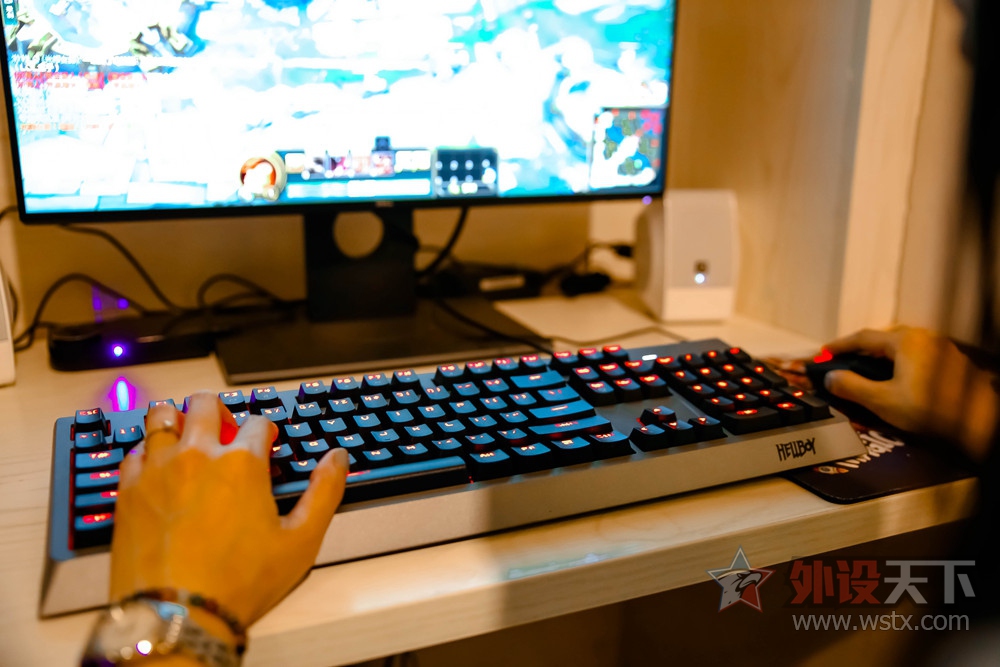 ��Ϸ���������HELLBOYӣ�Һ����е������Ϯ