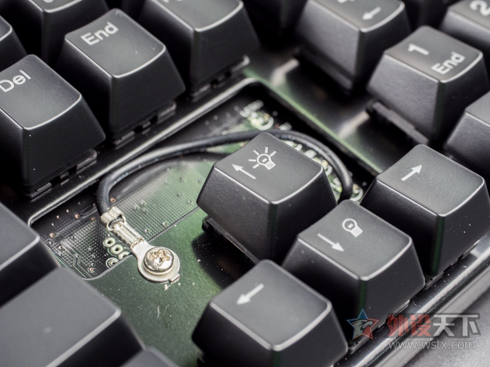 �����ӡ�����ɨ��ɮ Deck 108 Hassium PRO����