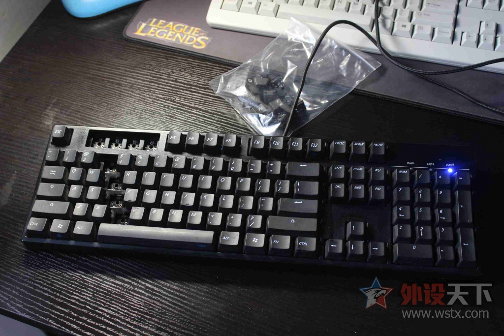 ���ӱ���ʬ�弶 IKBC F104 ��ɫ ���ᡣ150�����ʡ�