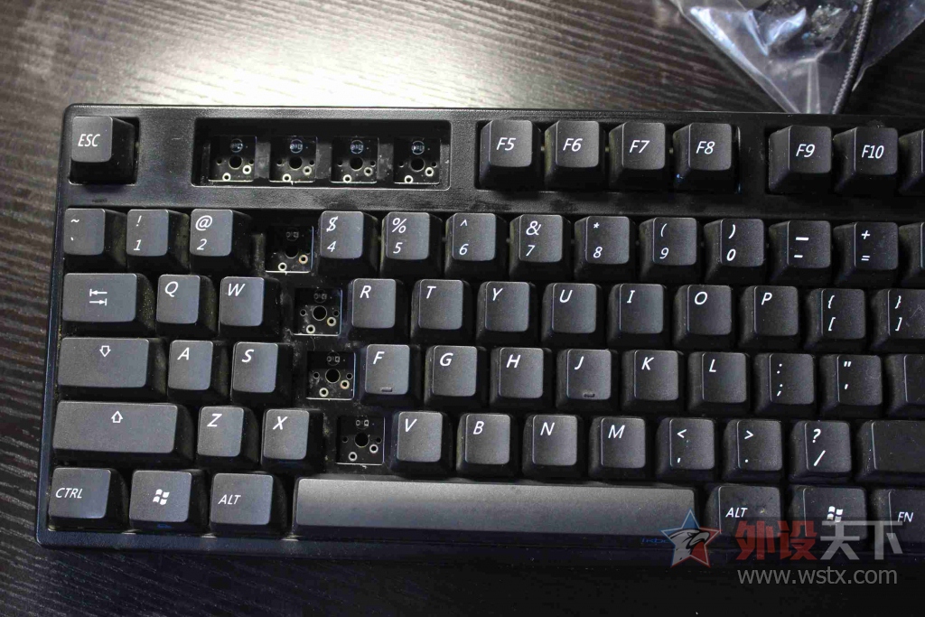 ���ӱ���ʬ�弶 IKBC F104 ��ɫ ���ᡣ150�����ʡ�