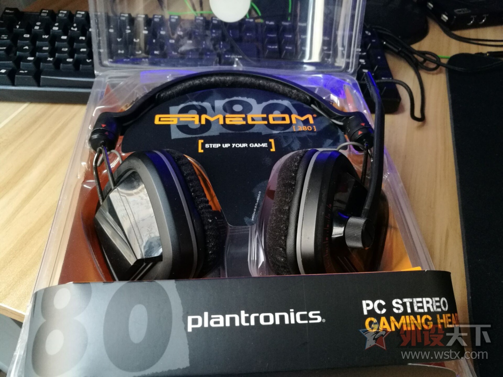 GAMECOM380.jpg