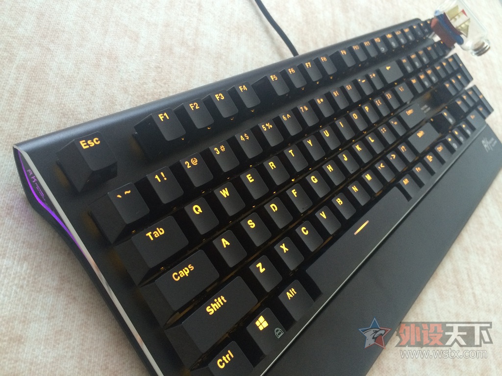 �͵�������Ϯ��RK Side108��ɫ����Cherry���е���̼���