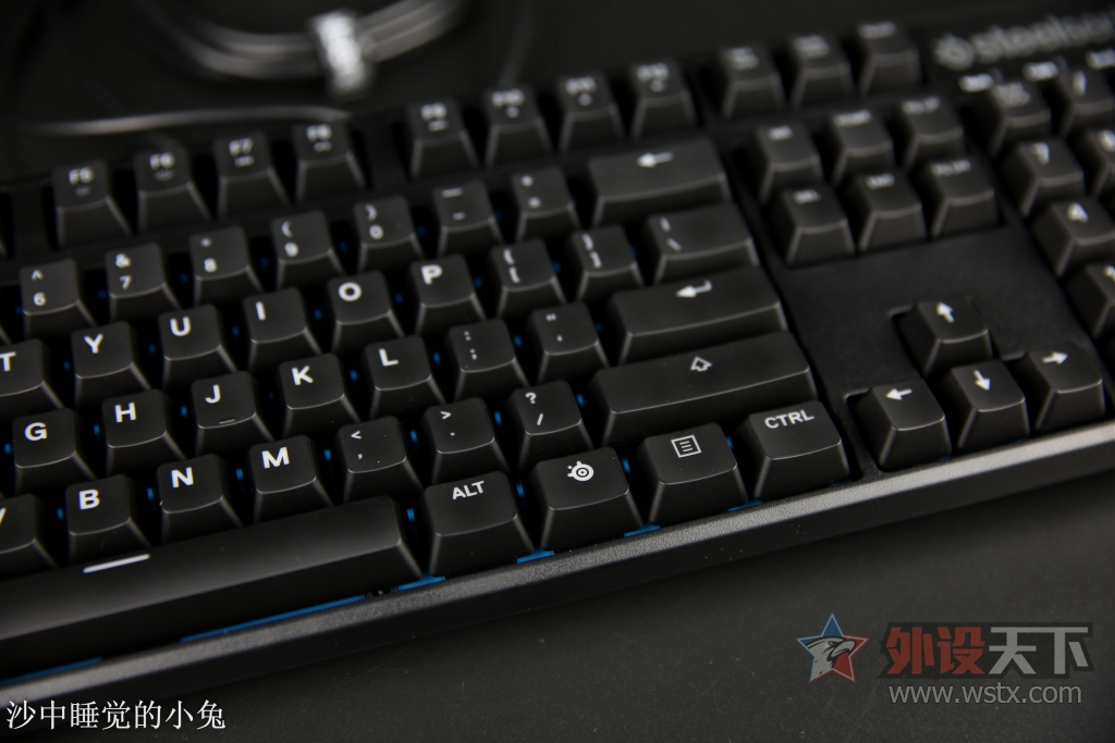 �������ʣ�ǿ�Ƶǳ���SteelSeries���APEX M500 ���ᱳ���е��������