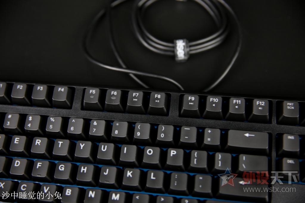 �������ʣ�ǿ�Ƶǳ���SteelSeries���APEX M500 ���ᱳ���е��������