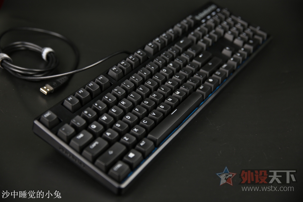 �������ʣ�ǿ�Ƶǳ���SteelSeries���APEX M500 ���ᱳ���е��������