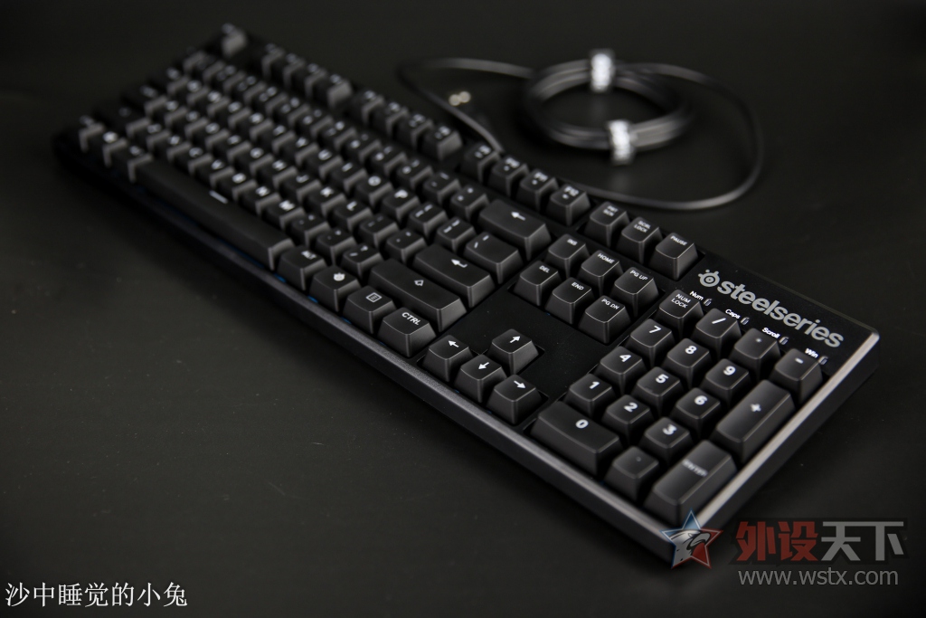 �������ʣ�ǿ�Ƶǳ���SteelSeries���APEX M500 ���ᱳ���е��������