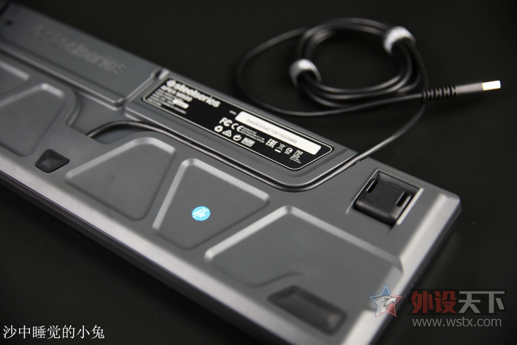 �������ʣ�ǿ�Ƶǳ���SteelSeries���APEX M500 ���ᱳ���е��������