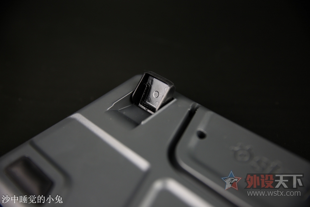 �������ʣ�ǿ�Ƶǳ���SteelSeries���APEX M500 ���ᱳ���е��������