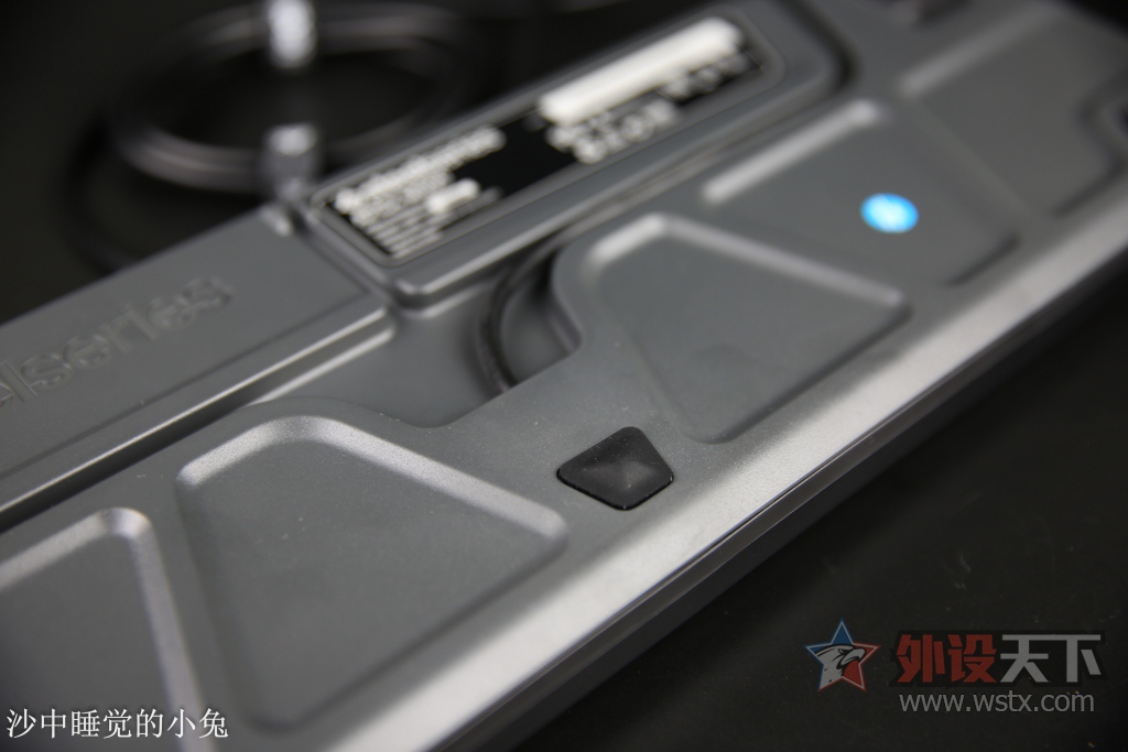 �������ʣ�ǿ�Ƶǳ���SteelSeries���APEX M500 ���ᱳ���е��������