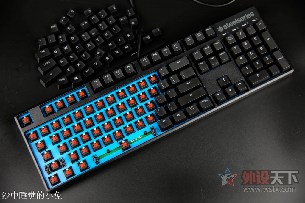 �������ʣ�ǿ�Ƶǳ���SteelSeries���APEX M500 ���ᱳ���е��������