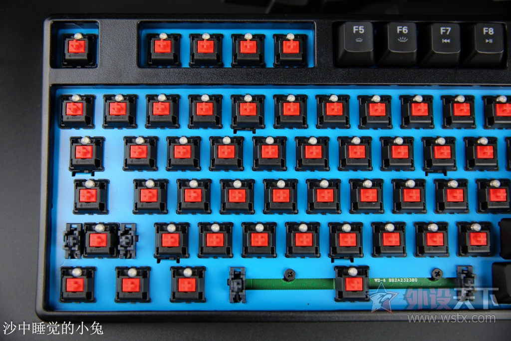 �������ʣ�ǿ�Ƶǳ���SteelSeries���APEX M500 ���ᱳ���е��������