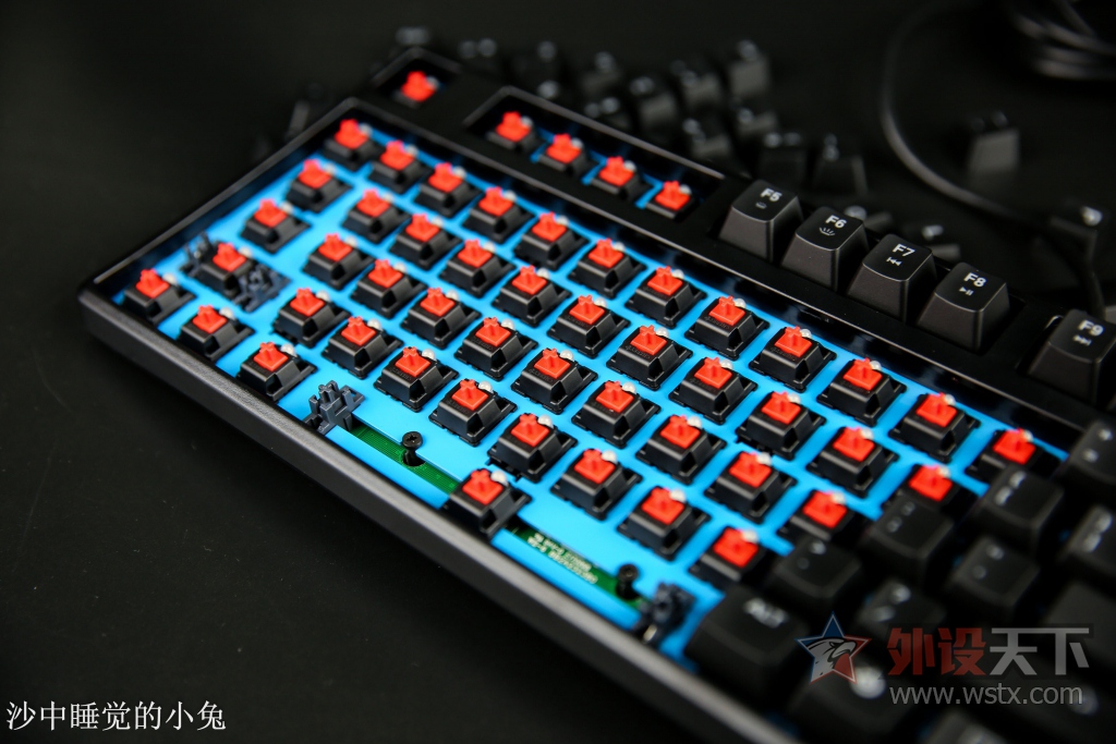�������ʣ�ǿ�Ƶǳ���SteelSeries���APEX M500 ���ᱳ���е��������