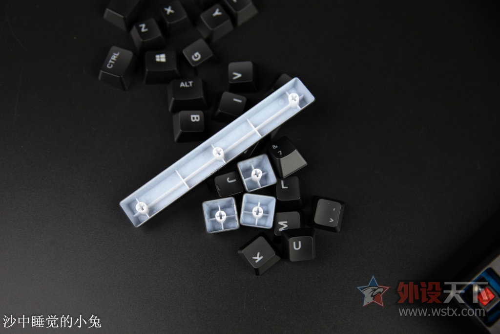 �������ʣ�ǿ�Ƶǳ���SteelSeries���APEX M500 ���ᱳ���е��������