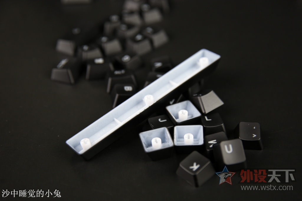 �������ʣ�ǿ�Ƶǳ���SteelSeries���APEX M500 ���ᱳ���е��������