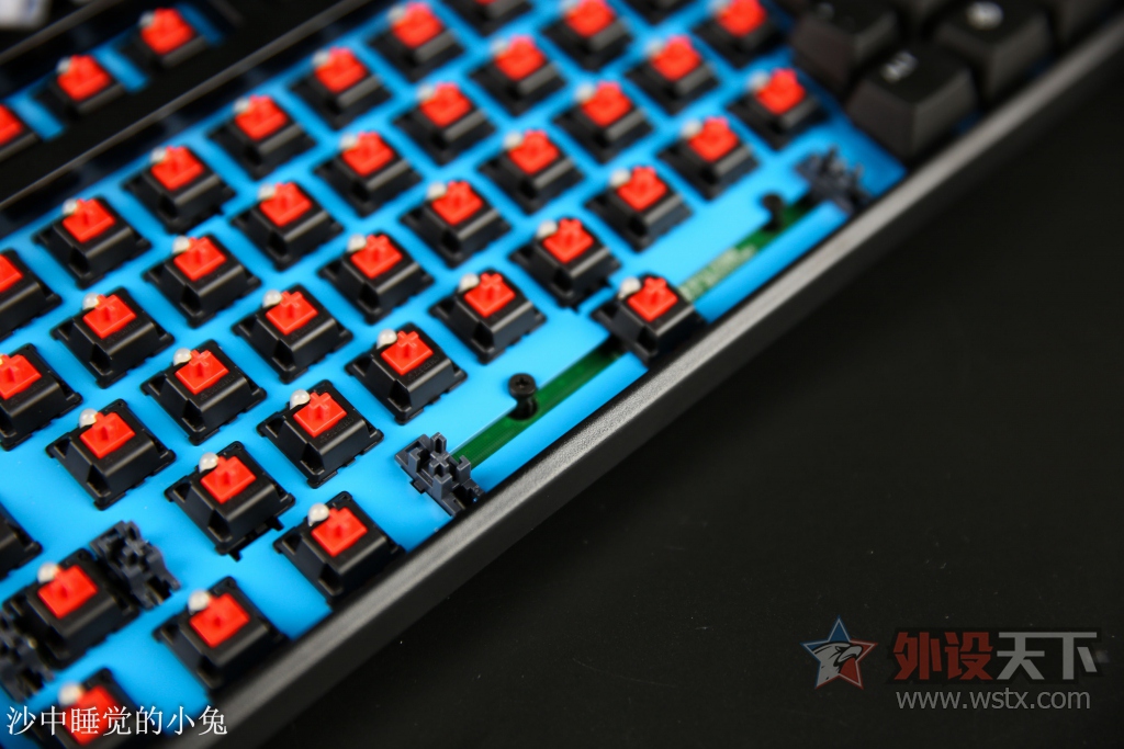 �������ʣ�ǿ�Ƶǳ���SteelSeries���APEX M500 ���ᱳ���е��������