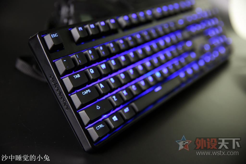 �������ʣ�ǿ�Ƶǳ���SteelSeries���APEX M500 ���ᱳ���е��������