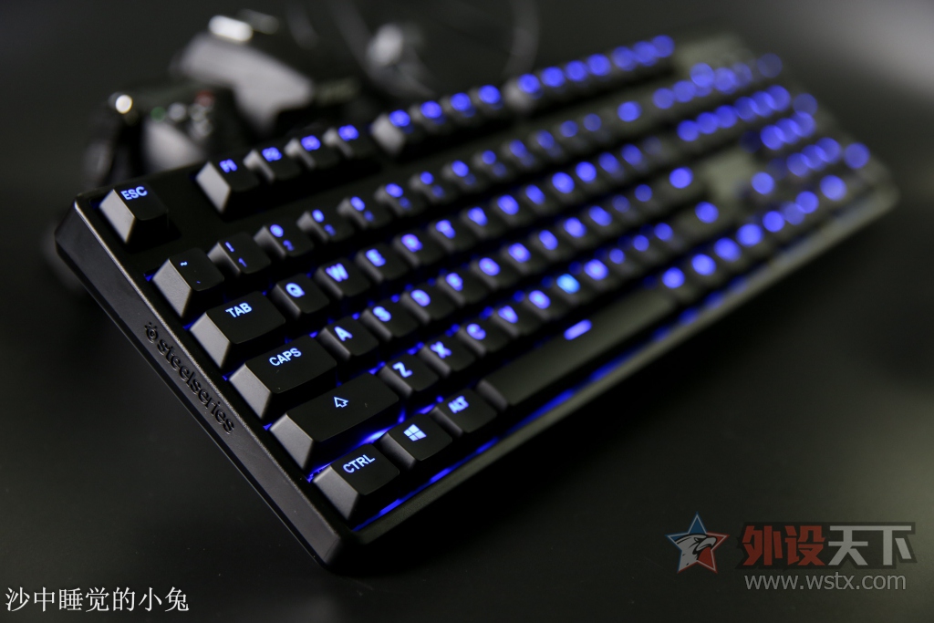 �������ʣ�ǿ�Ƶǳ���SteelSeries���APEX M500 ���ᱳ���е��������