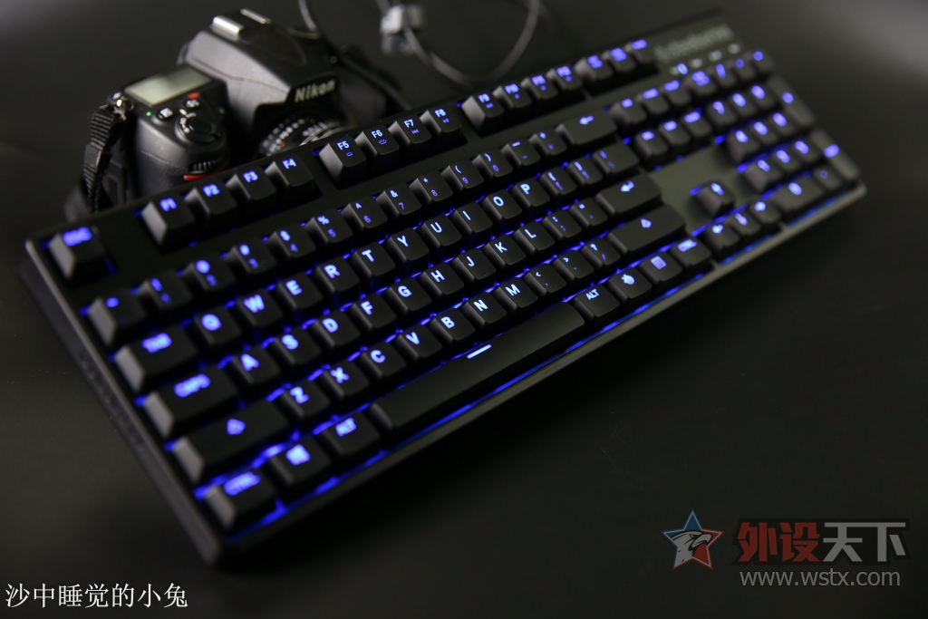 �������ʣ�ǿ�Ƶǳ���SteelSeries���APEX M500 ���ᱳ���е��������