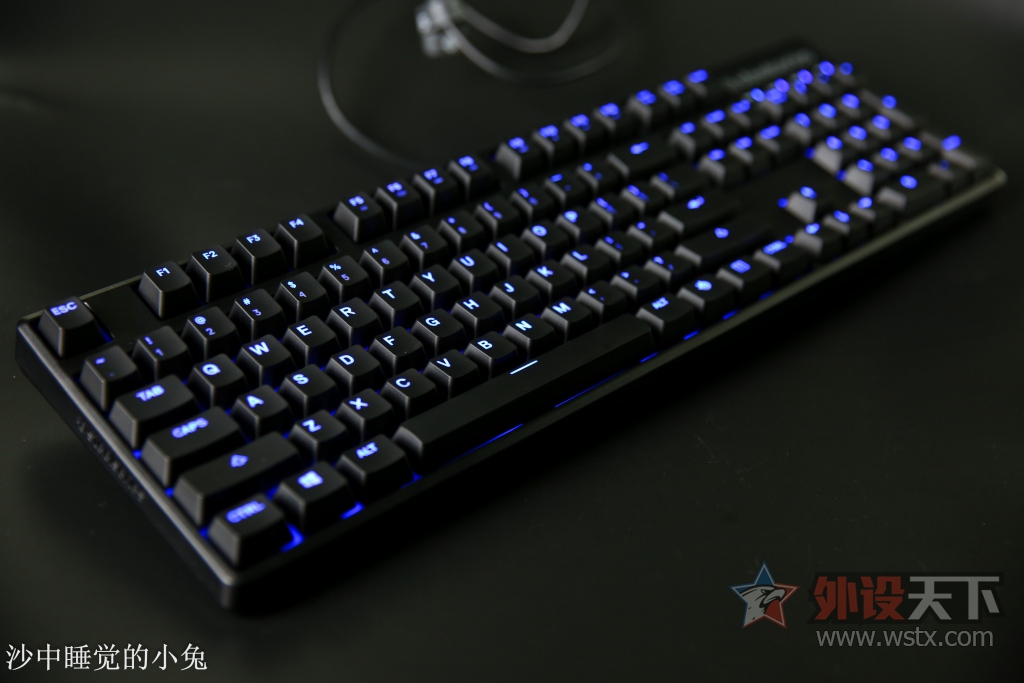 �������ʣ�ǿ�Ƶǳ���SteelSeries���APEX M500 ���ᱳ���е��������