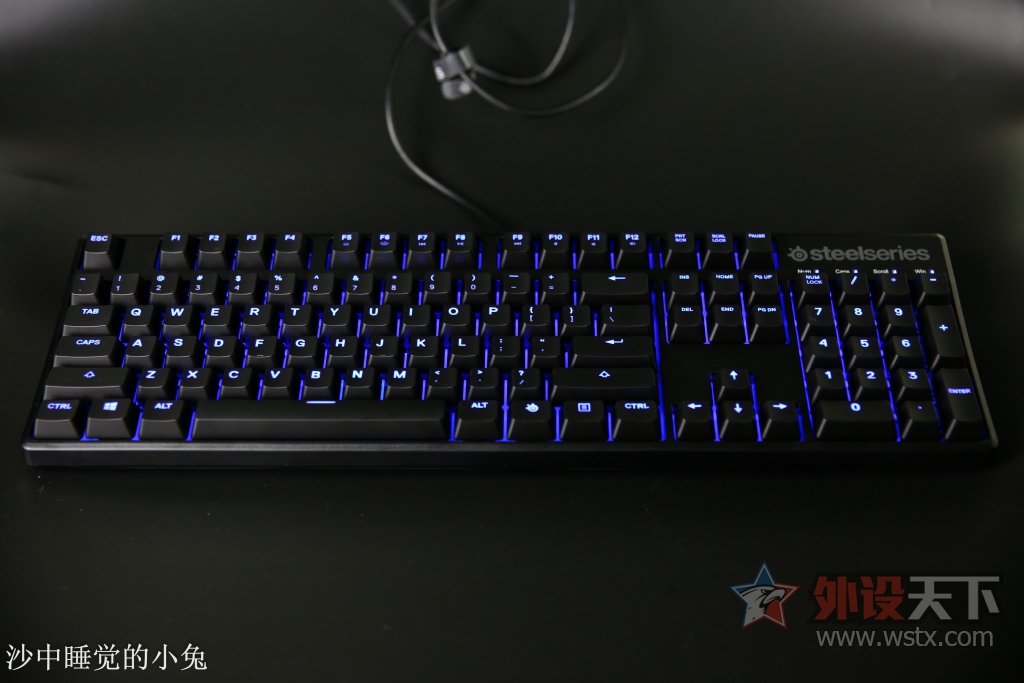 �������ʣ�ǿ�Ƶǳ���SteelSeries���APEX M500 ���ᱳ���е��������