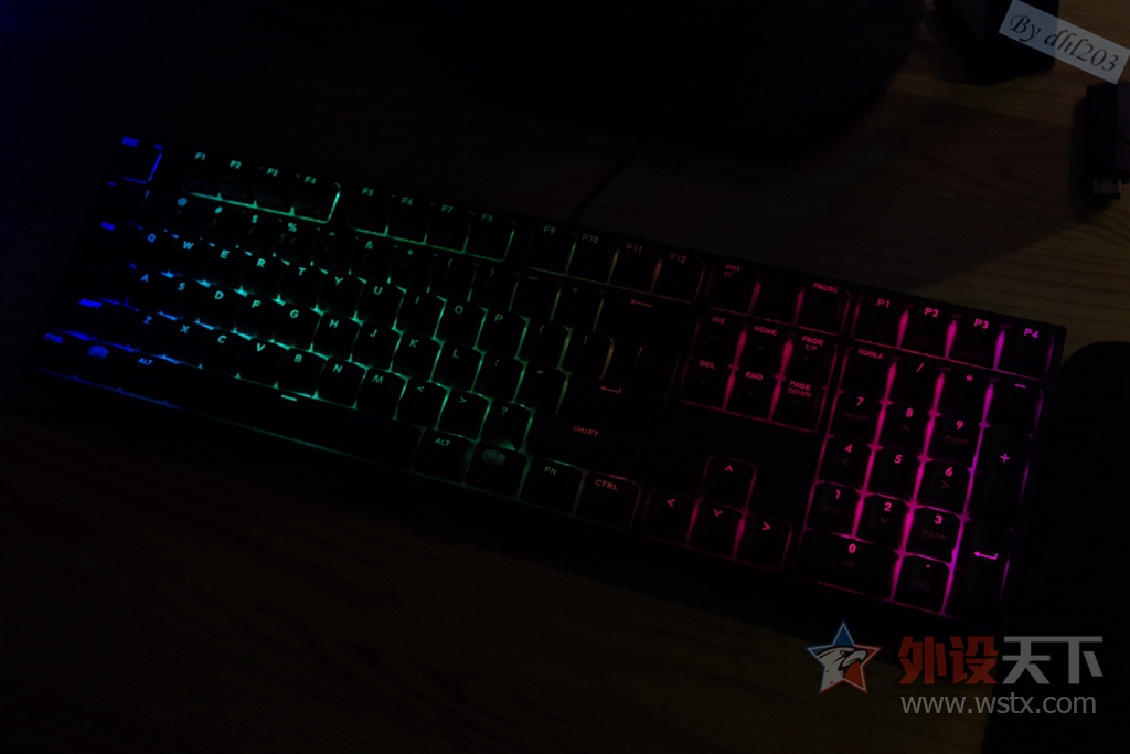 CHERRY�������ӣ�RGB���ܷ���--�������� Master Keys Pro L RGB ��е��������