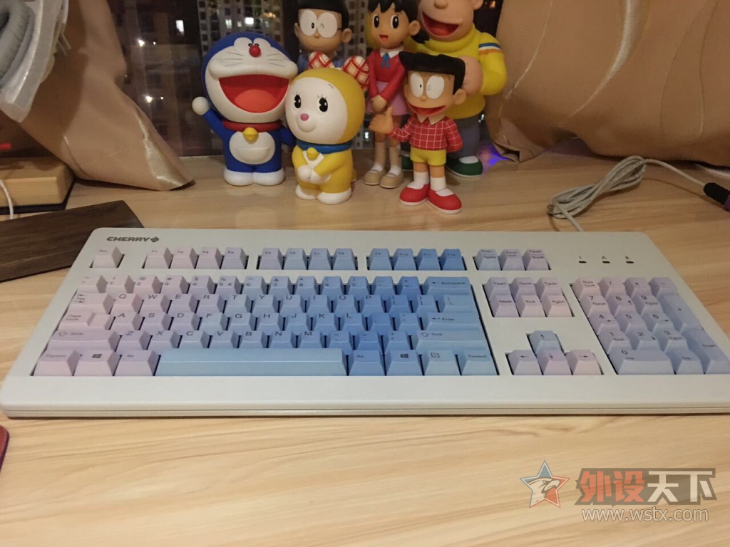 ��ɫ����