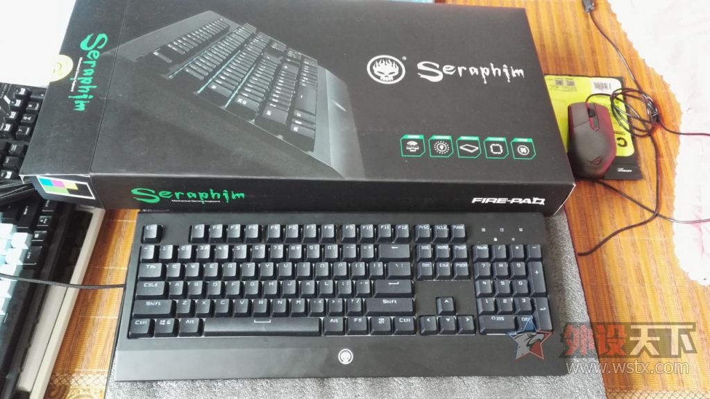 �յ��ֵ�FIRE-PAD ����ʹ V2 ����RGB���̣��������ģ��Լ۱����㣬�������档