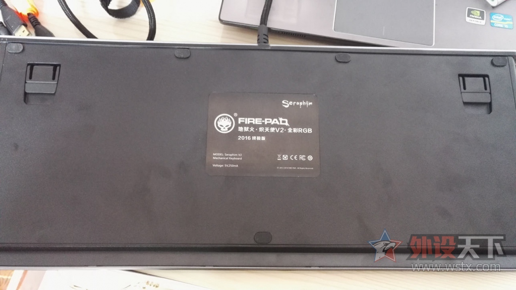 �յ��ֵ�FIRE-PAD ����ʹ V2 ����RGB���̣��������ģ��Լ۱����㣬�������档