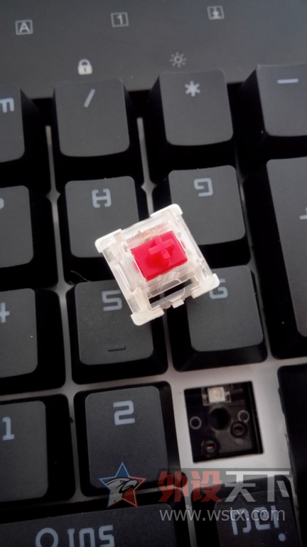 �յ��ֵ�FIRE-PAD ����ʹ V2 ����RGB���̣��������ģ��Լ۱����㣬�������档