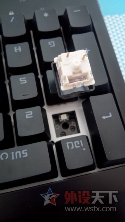 �յ��ֵ�FIRE-PAD ����ʹ V2 ����RGB���̣��������ģ��Լ۱����㣬�������档