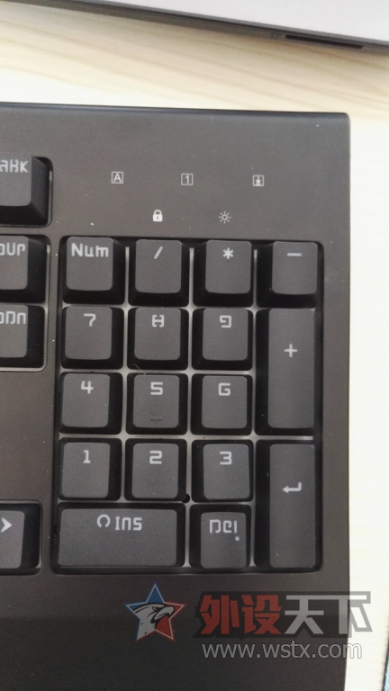 �յ��ֵ�FIRE-PAD ����ʹ V2 ����RGB���̣��������ģ��Լ۱����㣬�������档